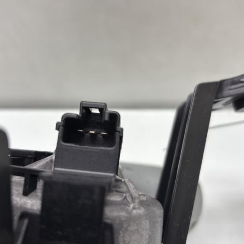 Moteur essuie glace arriere TOYOTA YARIS 1 Photo n°3