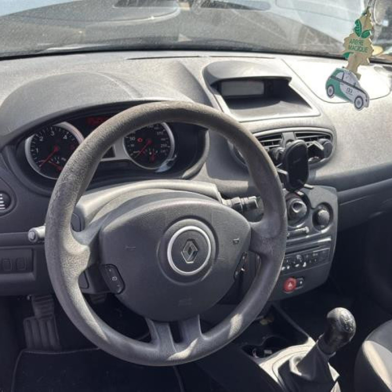 Feu arriere principal gauche (feux) RENAULT CLIO 3 Photo n°10