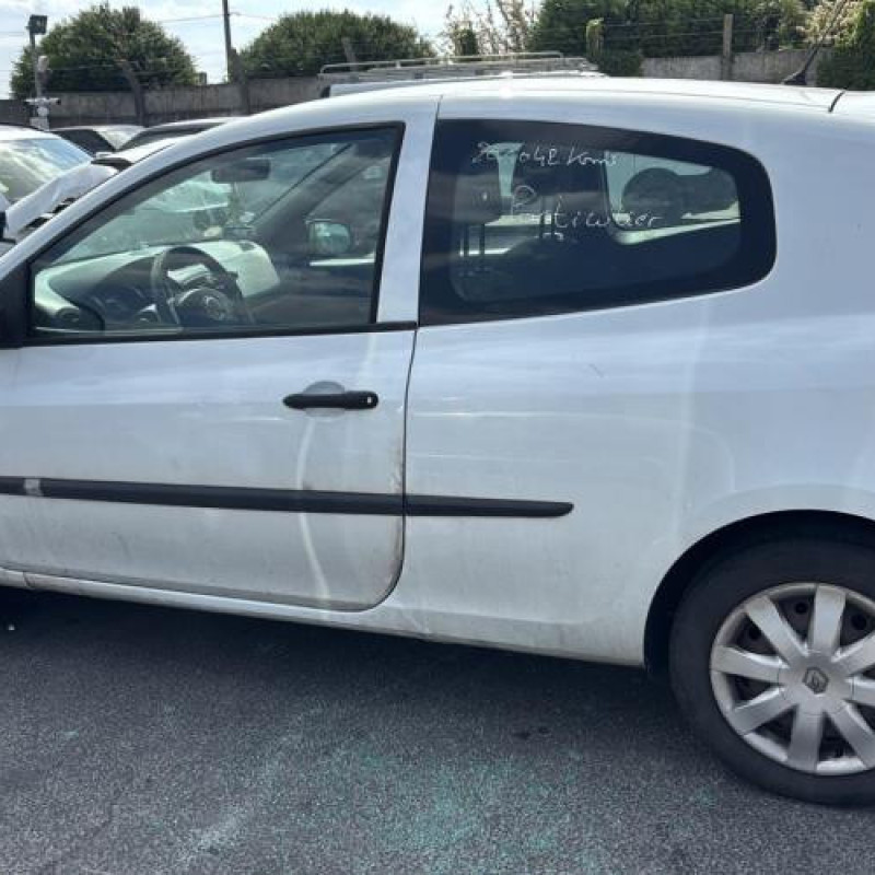 Feu arriere principal gauche (feux) RENAULT CLIO 3 Photo n°14