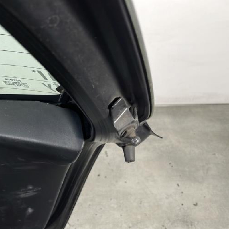 Malle/Hayon arriere TOYOTA YARIS 2 Photo n°9