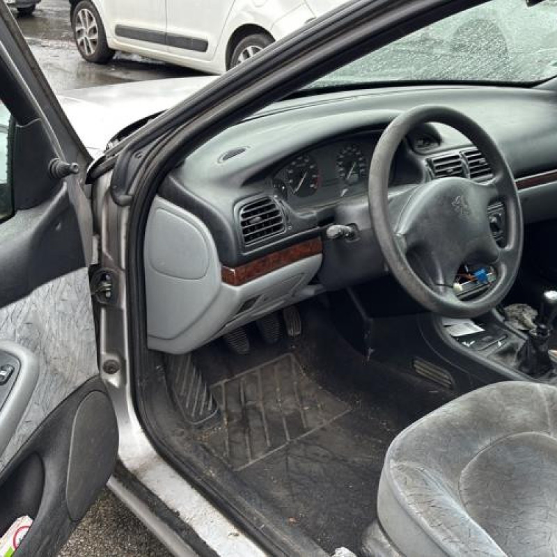Porte avant droit PEUGEOT 406 Photo n°11