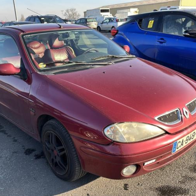 Porte avant droit RENAULT MEGANE 1 Photo n°9