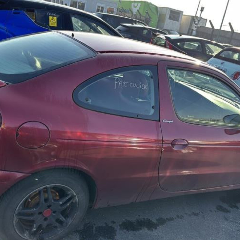 Porte avant droit RENAULT MEGANE 1 Photo n°13