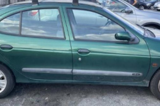 Pare choc avant RENAULT MEGANE 1