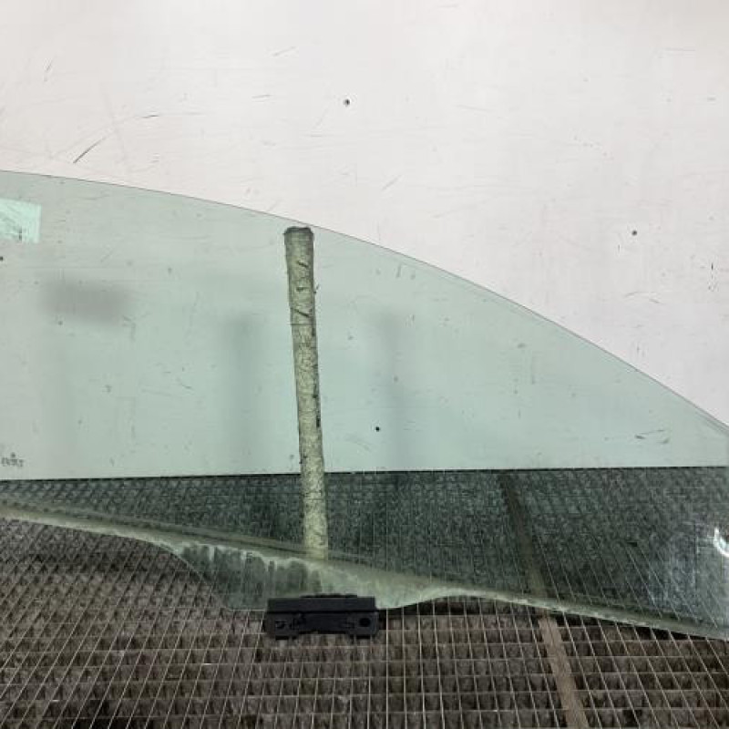 Vitre avant gauche VOLKSWAGEN FOX Photo n°4