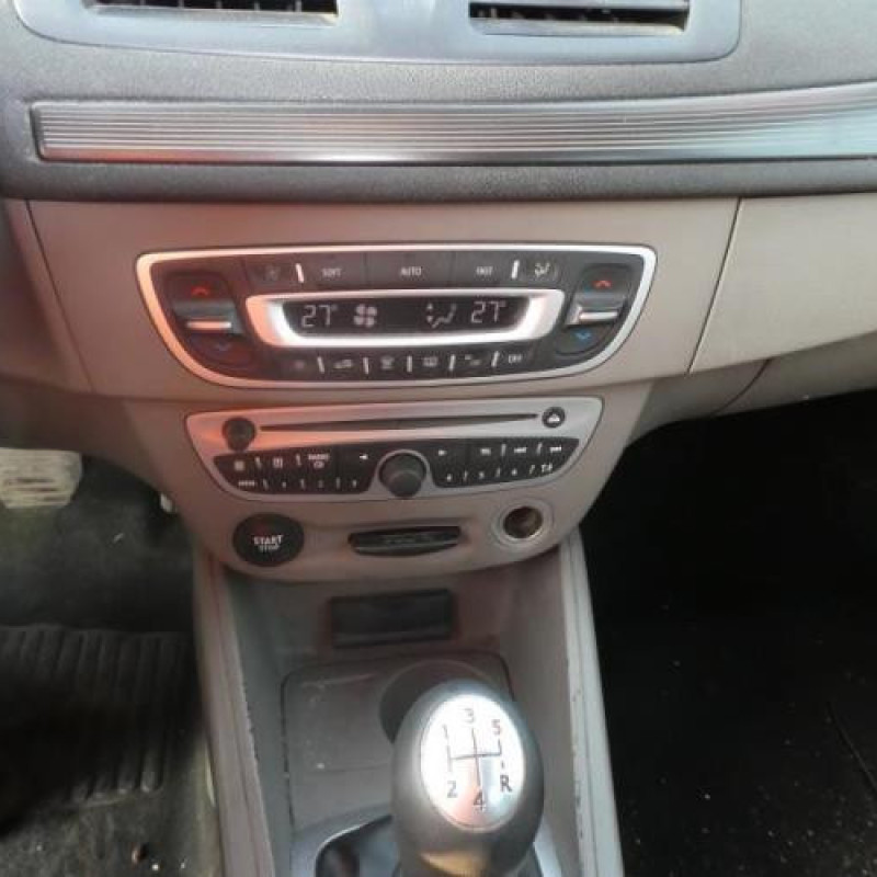 Pare choc avant RENAULT MEGANE 3 Photo n°8