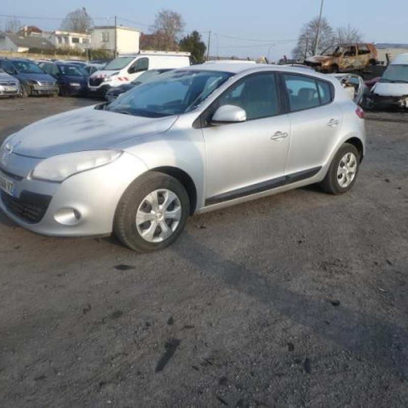Pare choc avant RENAULT MEGANE 3 Photo n°10