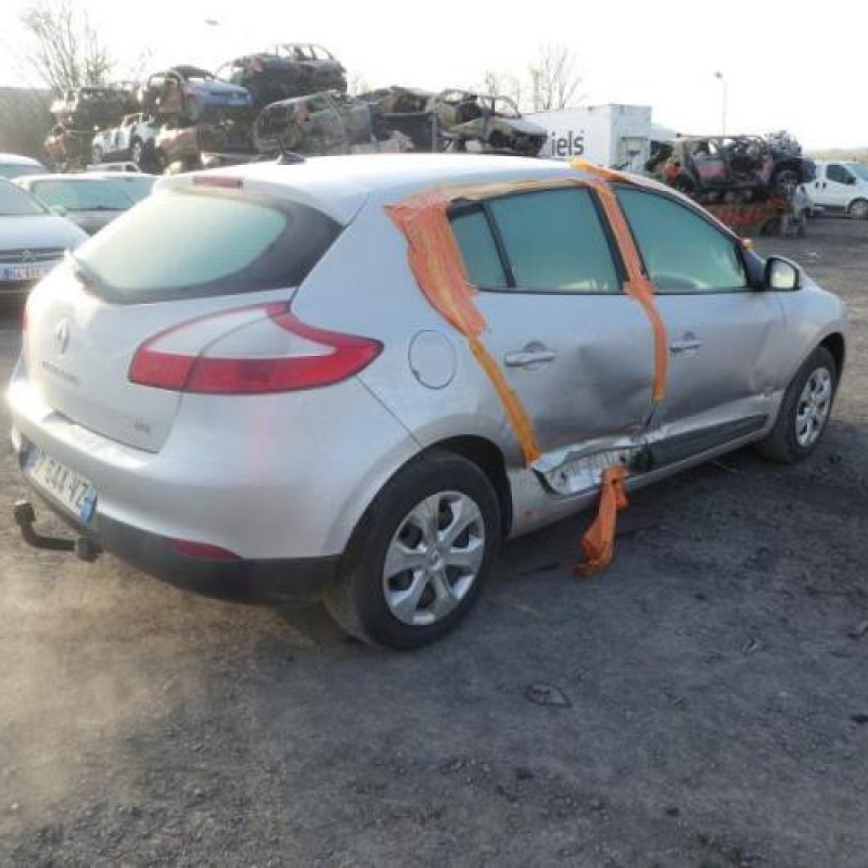 Pare choc avant RENAULT MEGANE 3 Photo n°13
