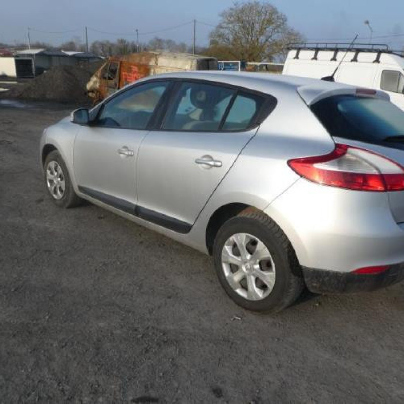 Pare choc avant RENAULT MEGANE 3 Photo n°16