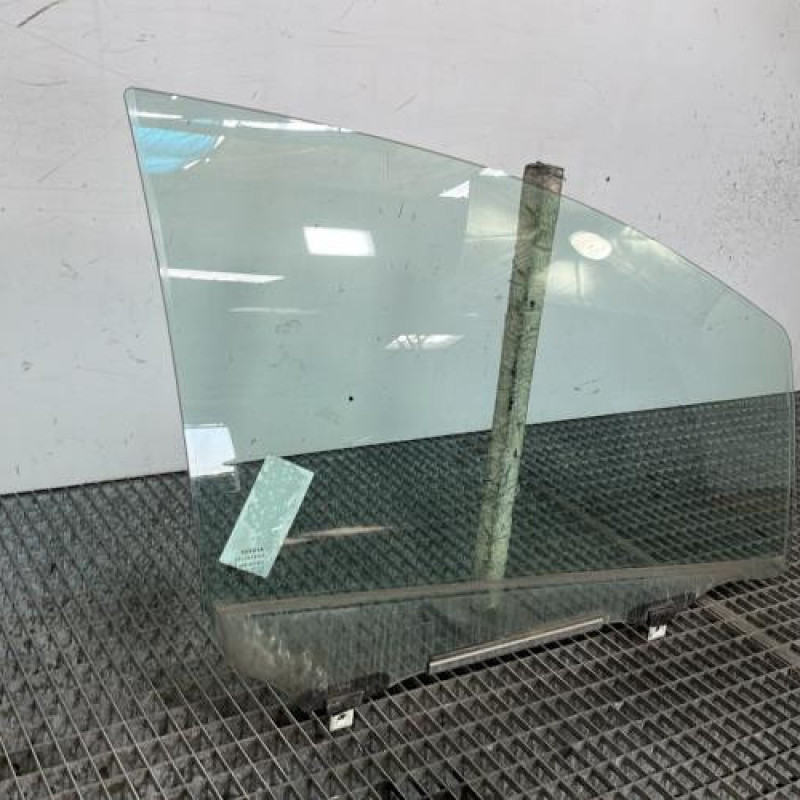 Vitre avant droit TOYOTA YARIS 2 Photo n°3