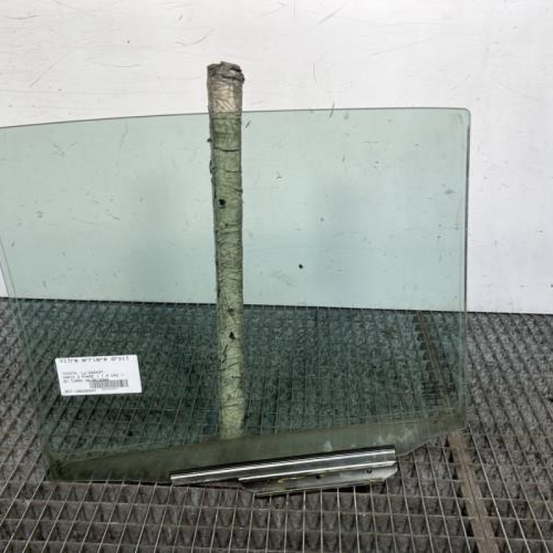 Vitre arriere droit TOYOTA YARIS 2 Photo n°5