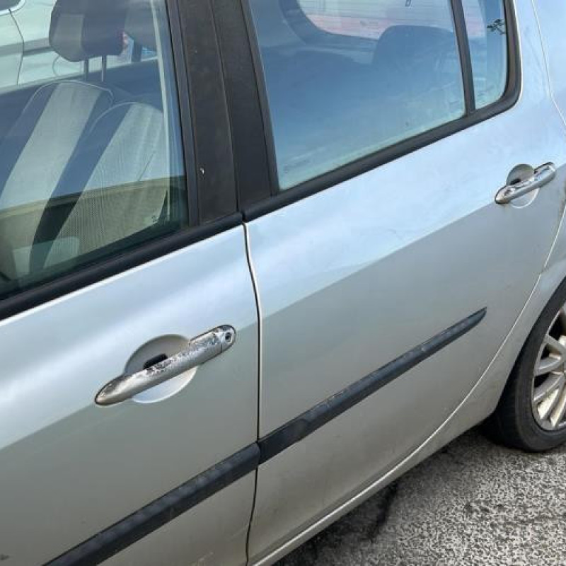 Pare choc avant RENAULT CLIO 3 Photo n°7