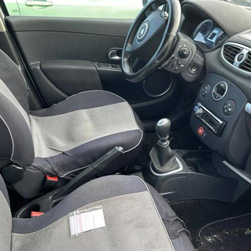 Pare choc avant RENAULT CLIO 3 Photo n°9