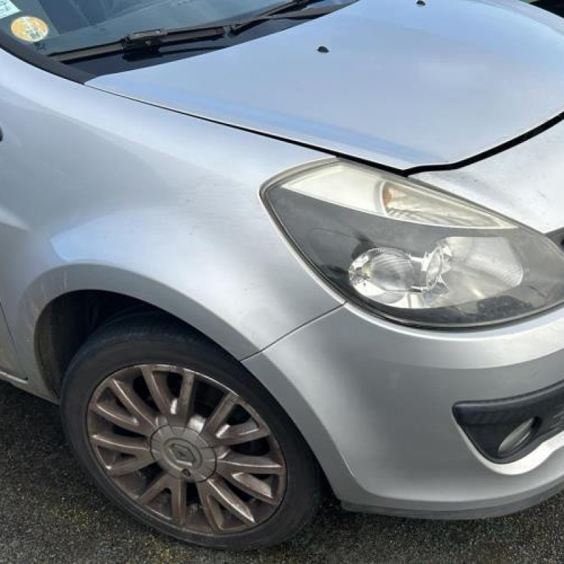 Pare choc avant RENAULT CLIO 3 Photo n°11