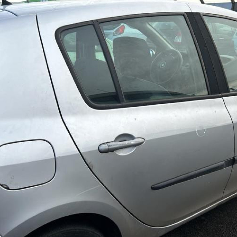 Pare choc avant RENAULT CLIO 3 Photo n°12