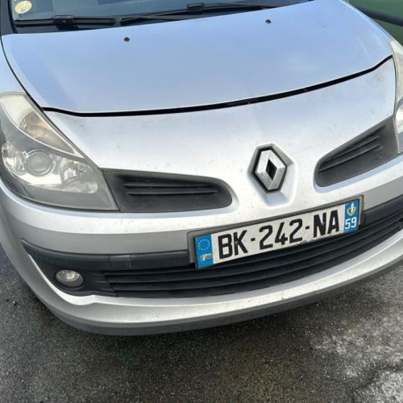 Pare choc avant RENAULT CLIO 3 Photo n°17