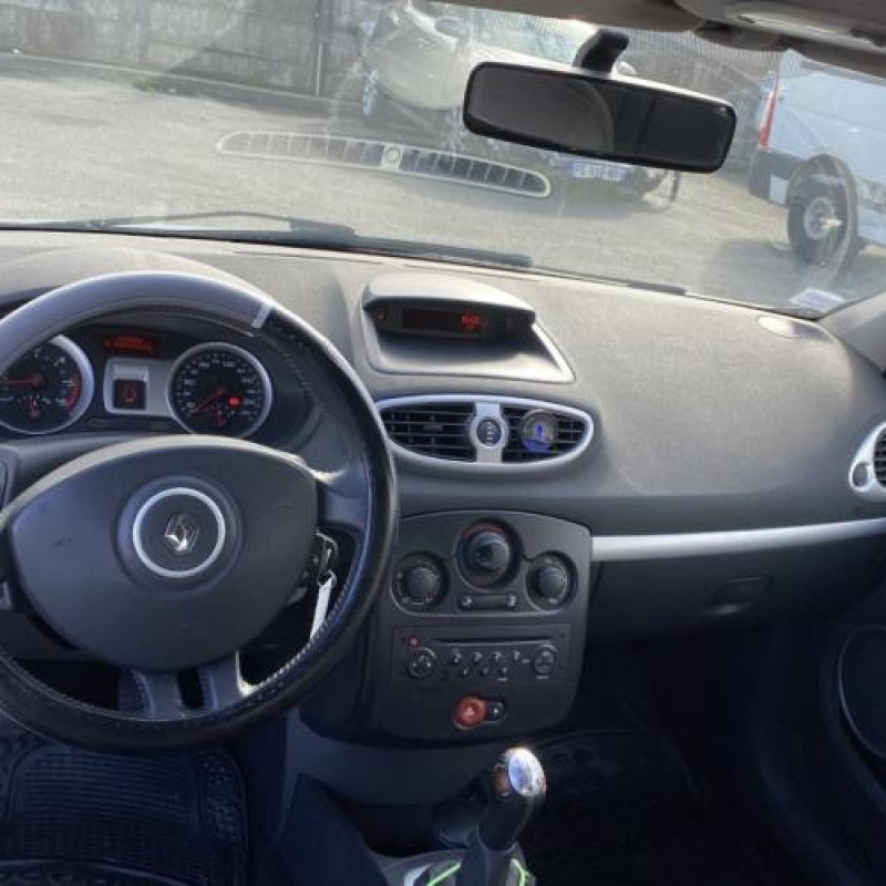 Aile avant gauche RENAULT CLIO 3 Photo n°8