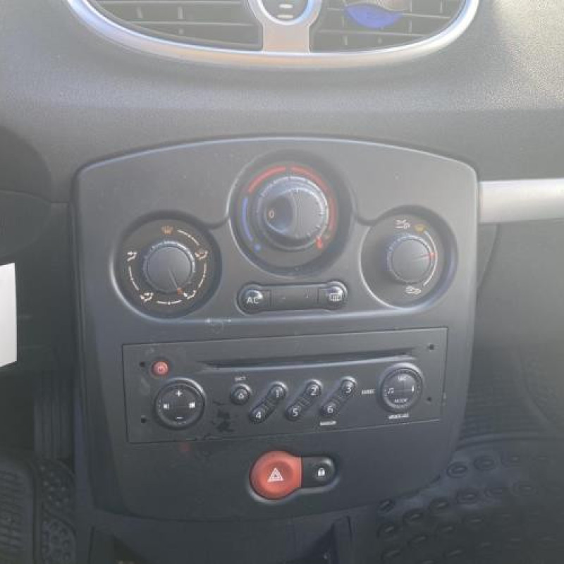 Aile avant gauche RENAULT CLIO 3 Photo n°9