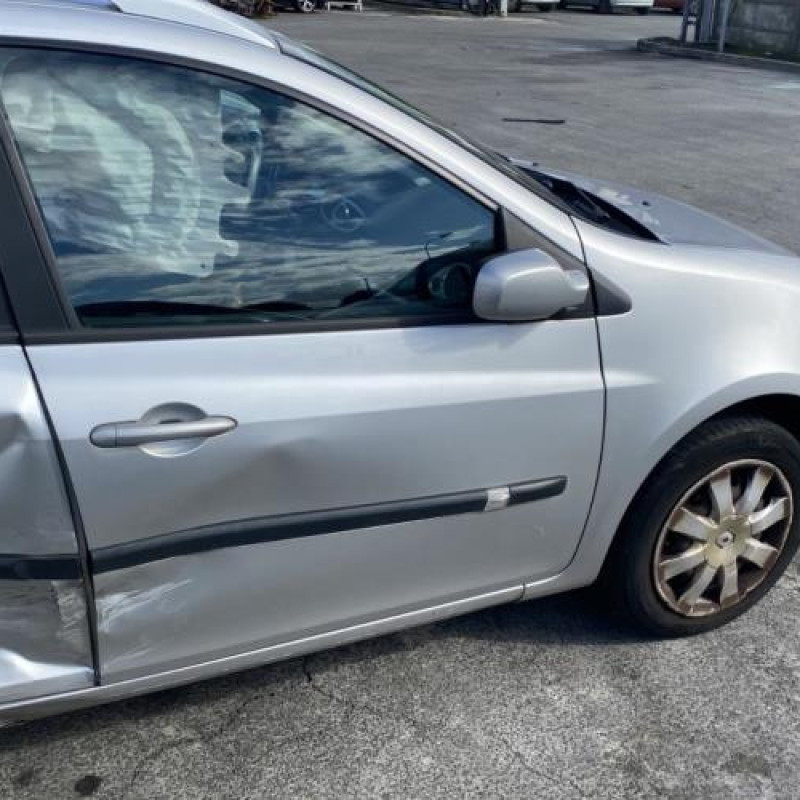 Aile avant gauche RENAULT CLIO 3 Photo n°17