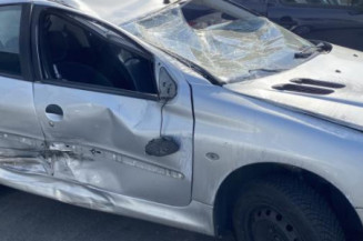 Pare choc avant PEUGEOT 206