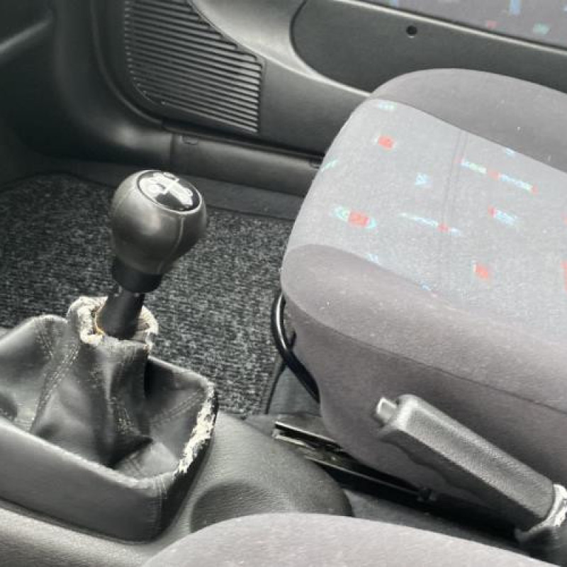 Pare choc avant OPEL CORSA B Photo n°10