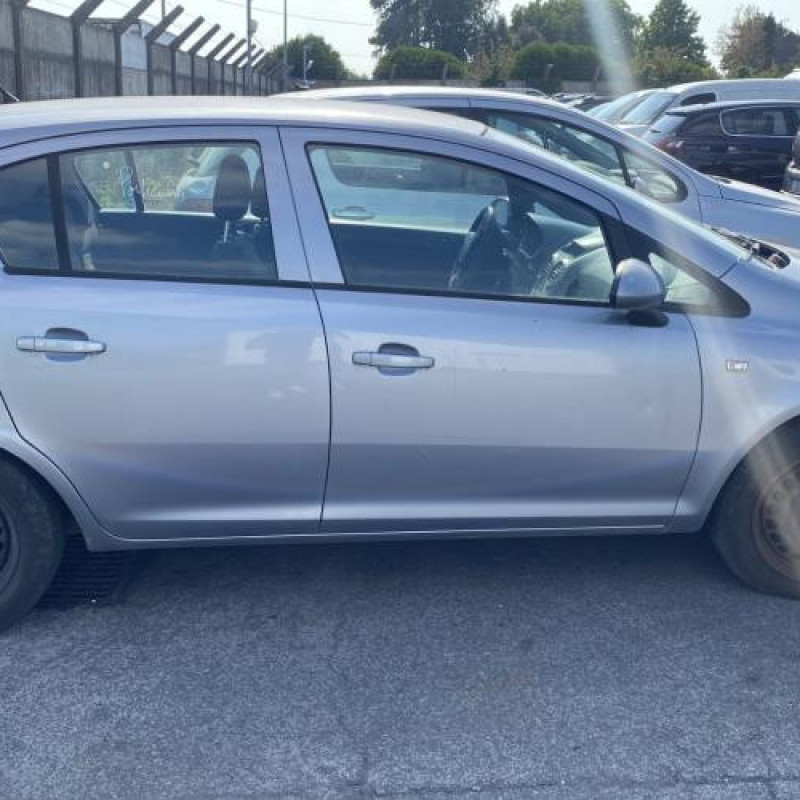 Porte avant droit OPEL CORSA D Photo n°14