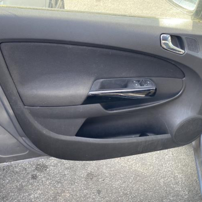 Porte avant droit OPEL CORSA D Photo n°17