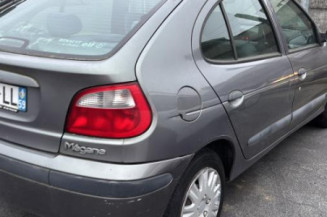 Vitre avant droit RENAULT MEGANE 1