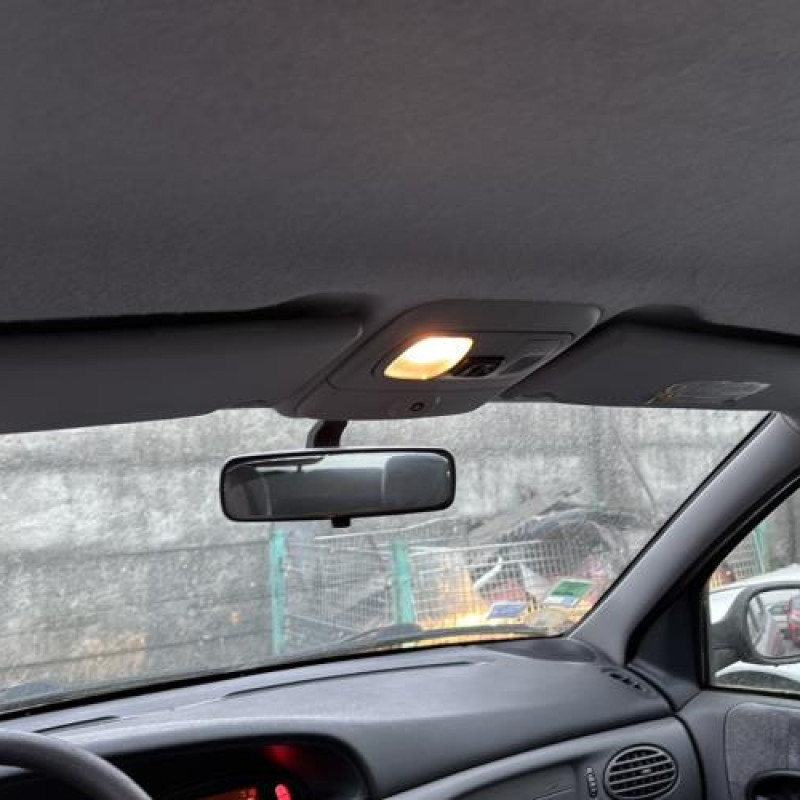 Vitre avant droit RENAULT MEGANE 1 Photo n°17