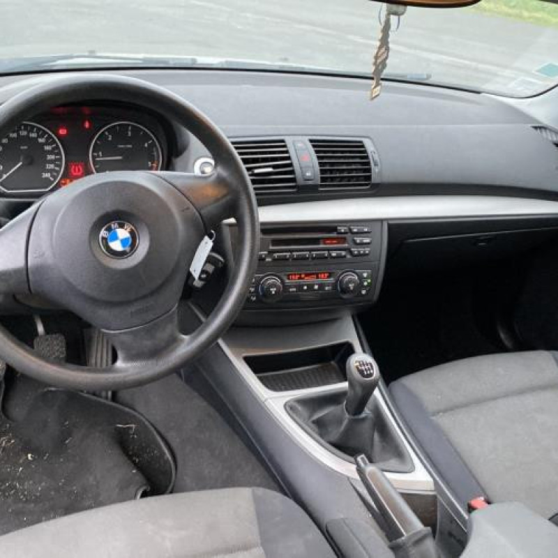 Vitre avant gauche BMW SERIE 1 E87 Photo n°19