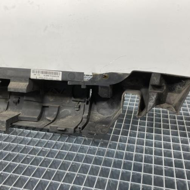 Pare choc arriere MERCEDES VITO 639 Photo n°5