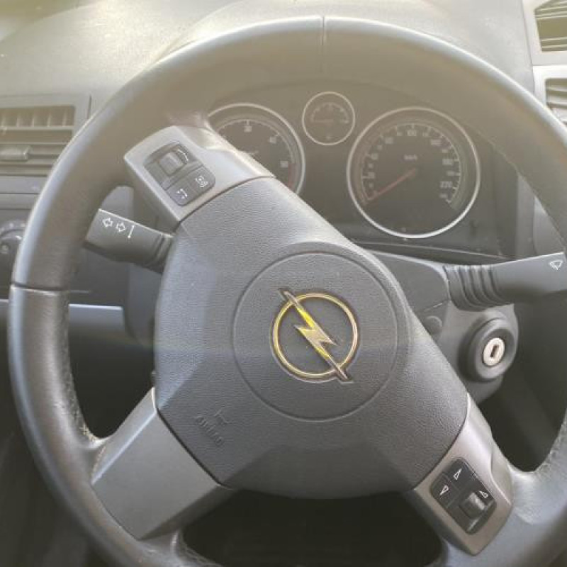 Pare choc arriere OPEL ZAFIRA B Photo n°8