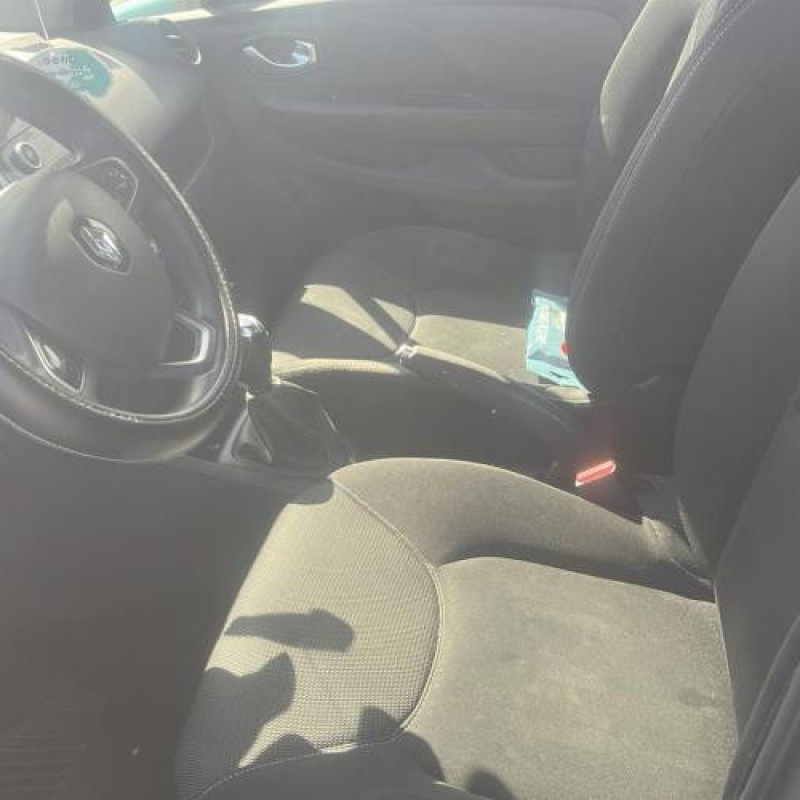 Pare choc arriere RENAULT CLIO 4 Photo n°15