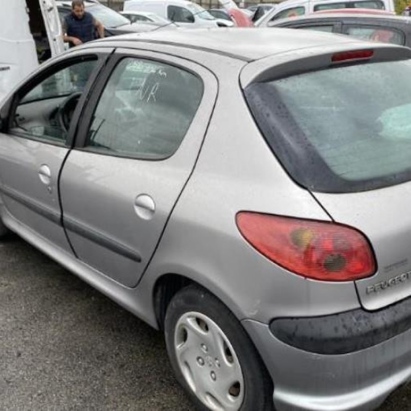 Pare choc arriere PEUGEOT 206 Photo n°10