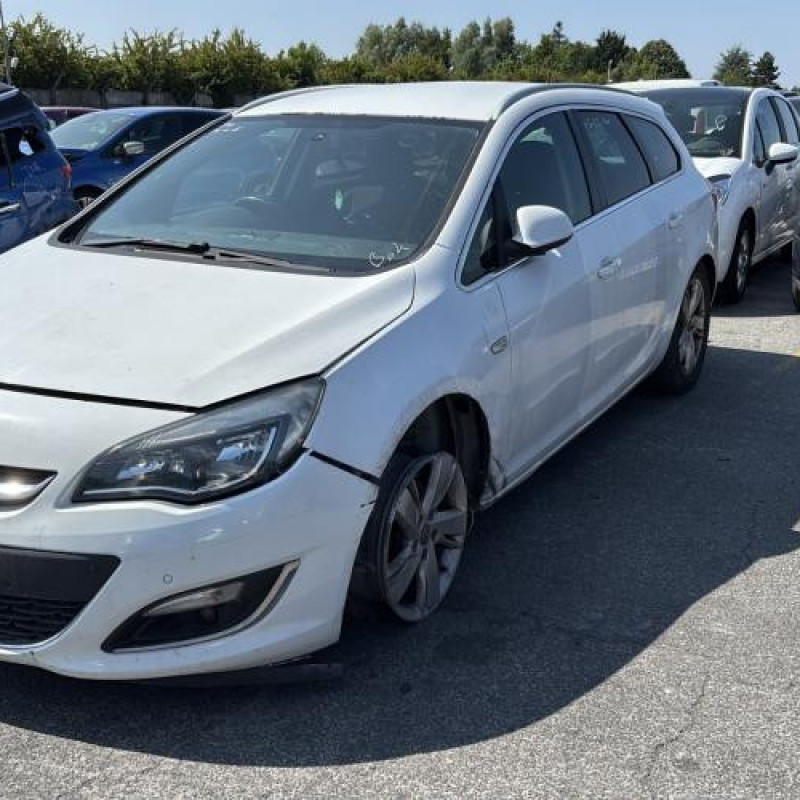 Pare choc arriere VAUXHALL ASTRA J Photo n°7