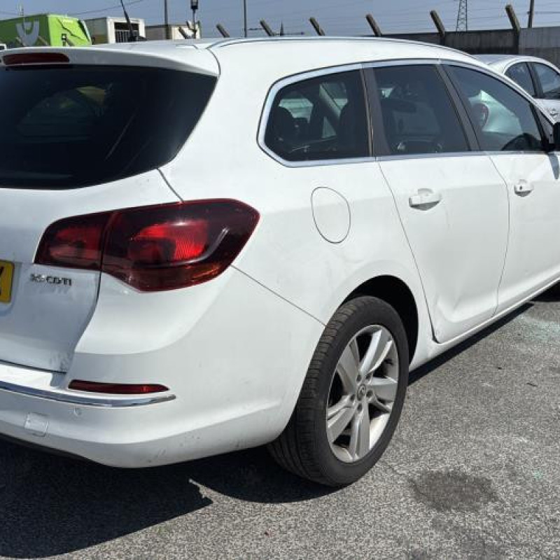 Pare choc arriere VAUXHALL ASTRA J Photo n°9