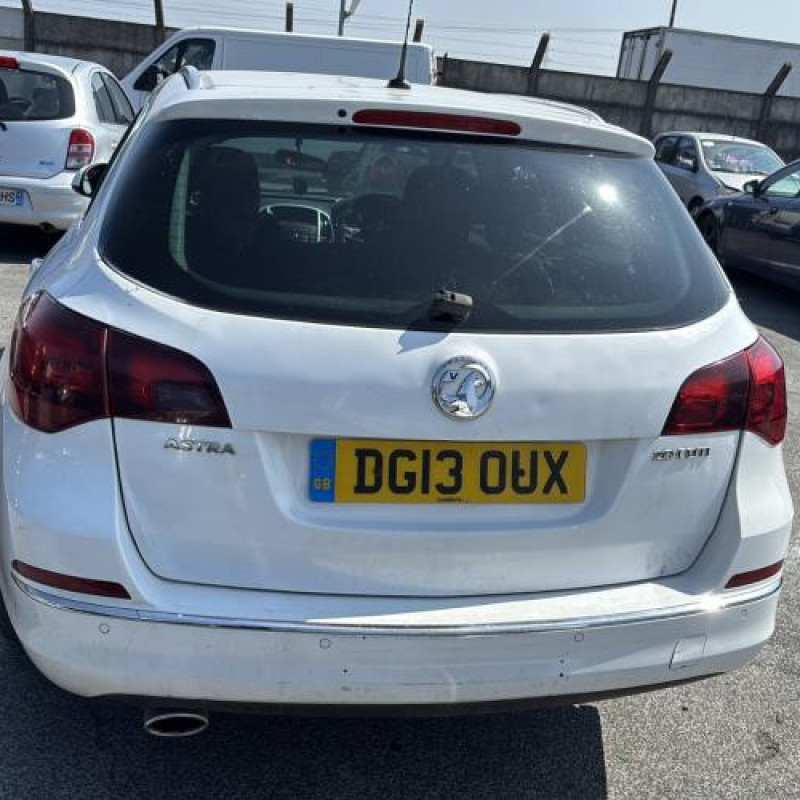 Pare choc arriere VAUXHALL ASTRA J Photo n°11