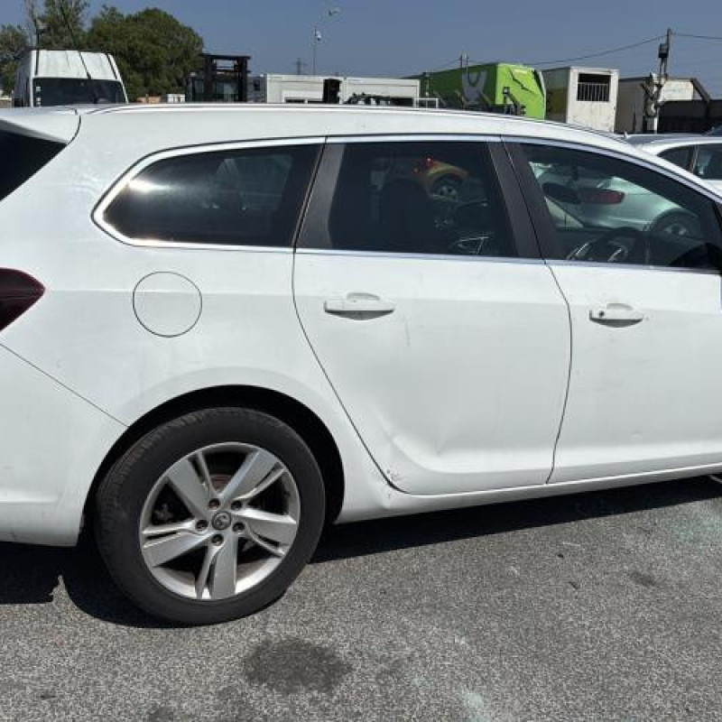 Pare choc arriere VAUXHALL ASTRA J Photo n°13