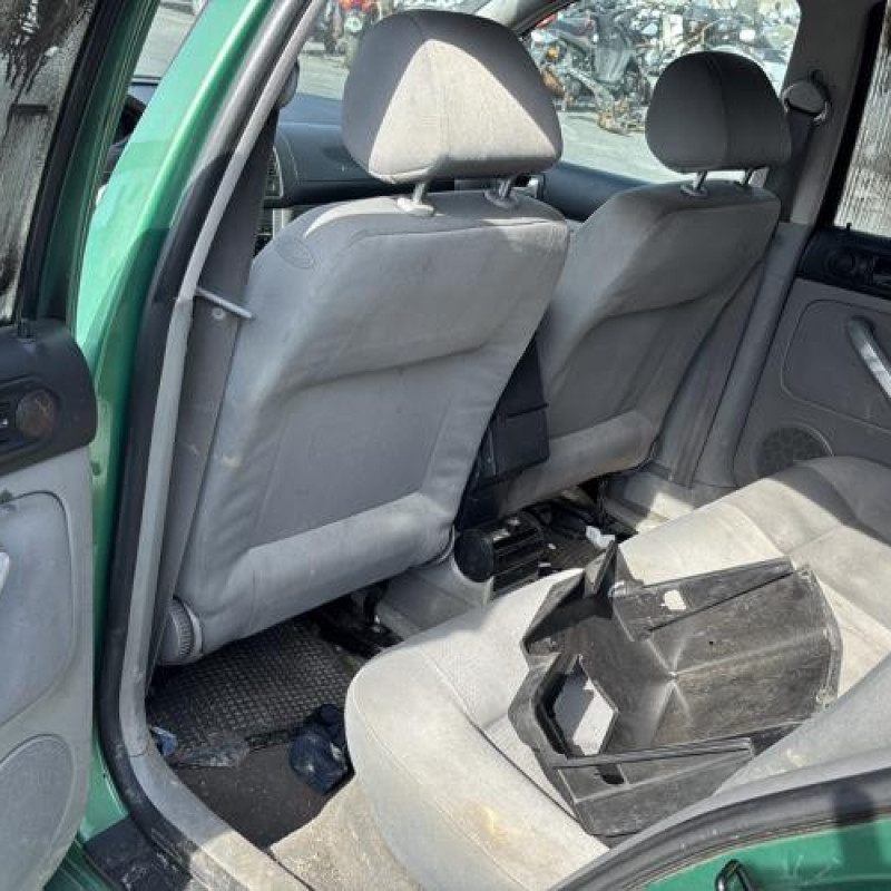 Feu arriere stop central VOLKSWAGEN GOLF 4 Photo n°13