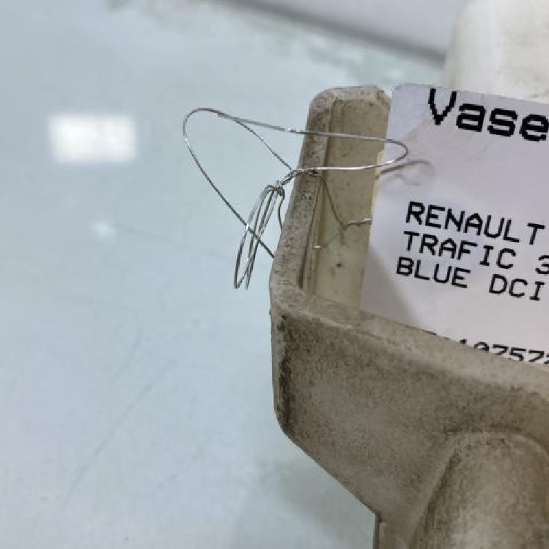 Vase de lave glace RENAULT TRAFIC 3 COURT Photo n°5