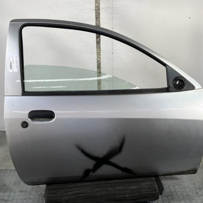 Porte avant droit FORD KA 1 Photo n°1