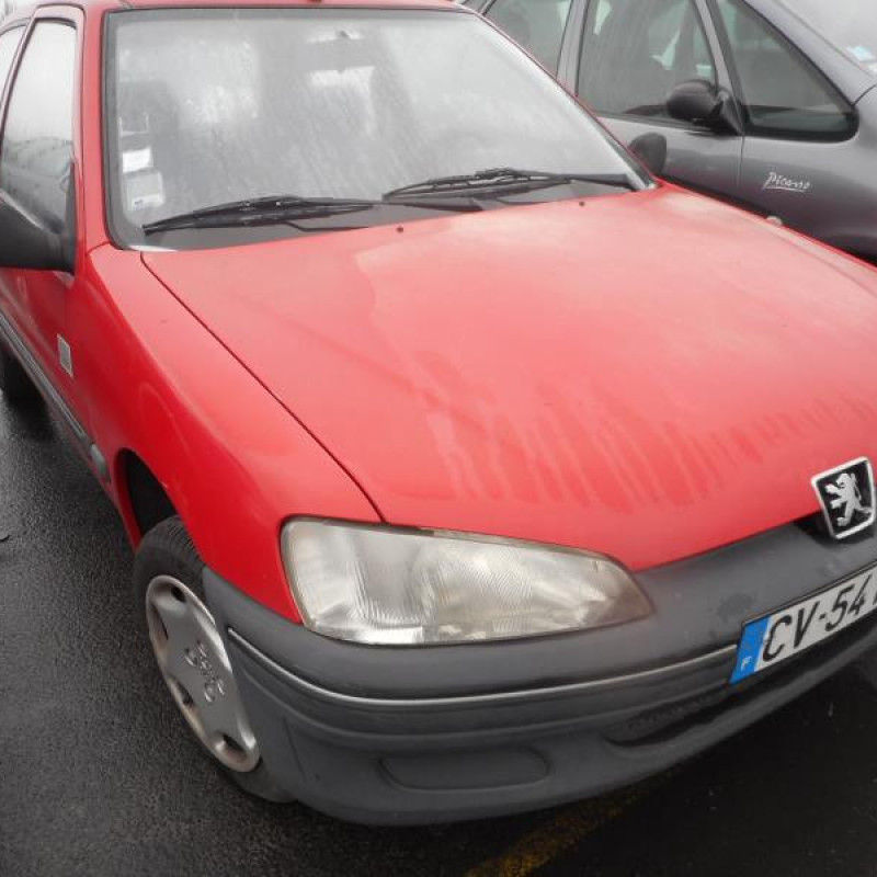 Pare choc avant PEUGEOT 106 Photo n°3
