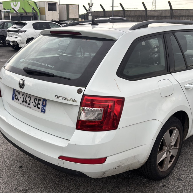 SKODA OCTAVIA 3 PHASE 1 BREAK 1.6 TDI - 16V TURBO Photo n°3