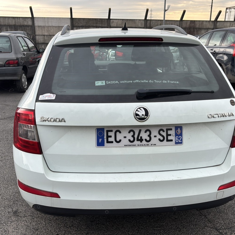 SKODA OCTAVIA 3 PHASE 1 BREAK 1.6 TDI - 16V TURBO Photo n°5