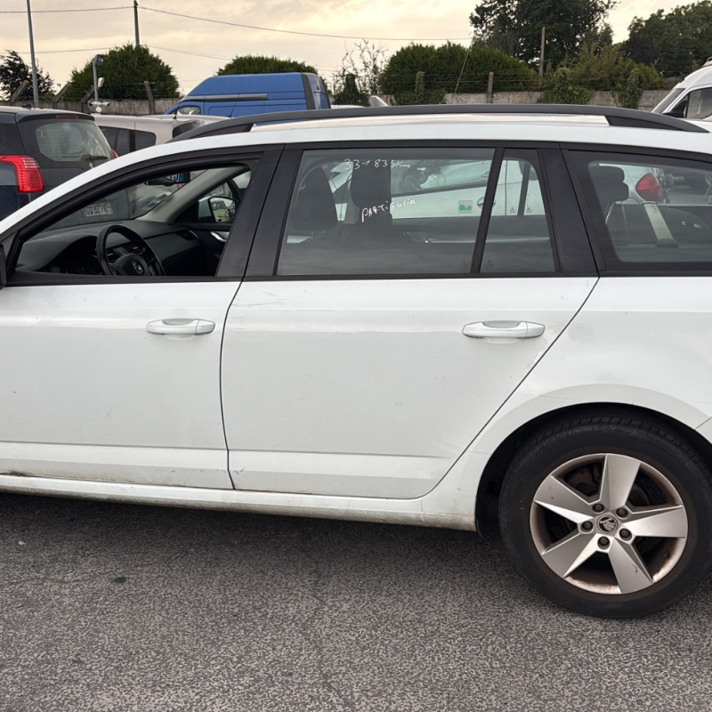 SKODA OCTAVIA 3 PHASE 1 BREAK 1.6 TDI - 16V TURBO Photo n°7