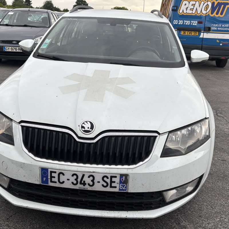 SKODA OCTAVIA 3 PHASE 1 BREAK 1.6 TDI - 16V TURBO Photo n°9