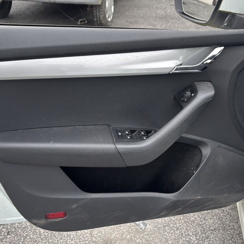 SKODA OCTAVIA 3 PHASE 1 BREAK 1.6 TDI - 16V TURBO Photo n°10