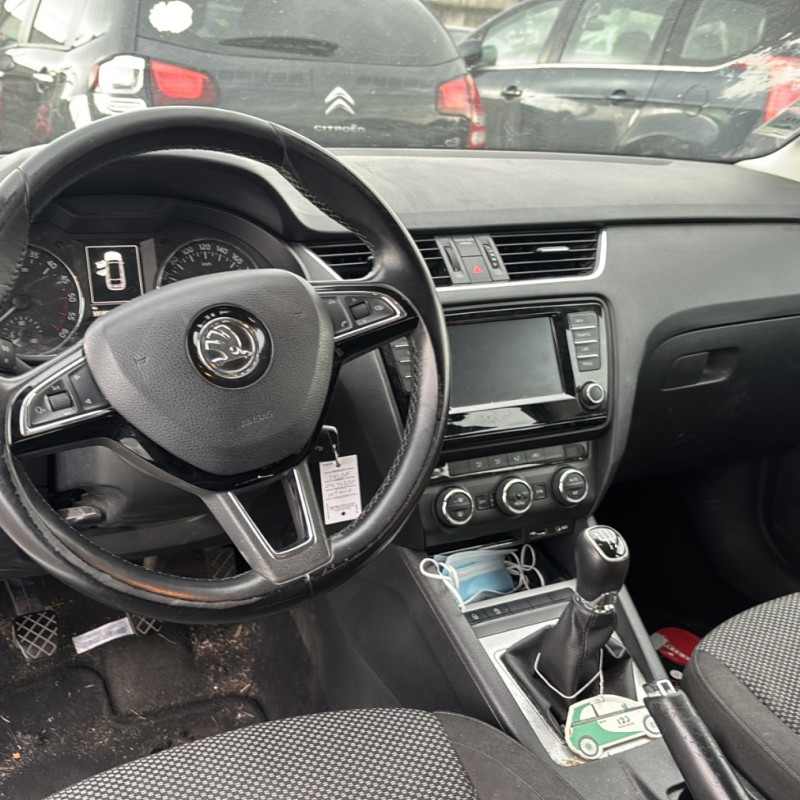SKODA OCTAVIA 3 PHASE 1 BREAK 1.6 TDI - 16V TURBO Photo n°16