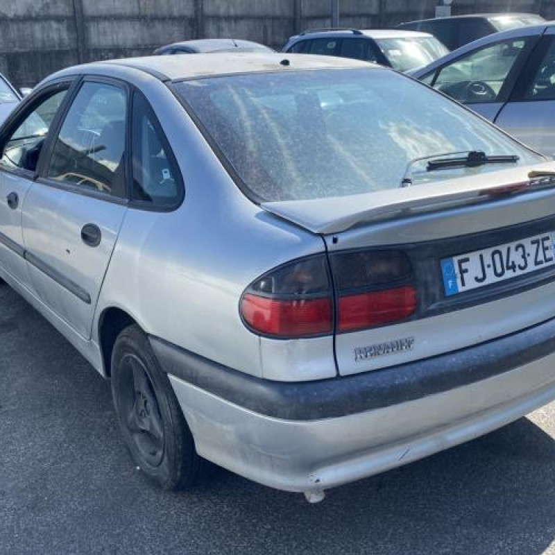 Bandeau de feu malle/hayon RENAULT LAGUNA 1 Photo n°13