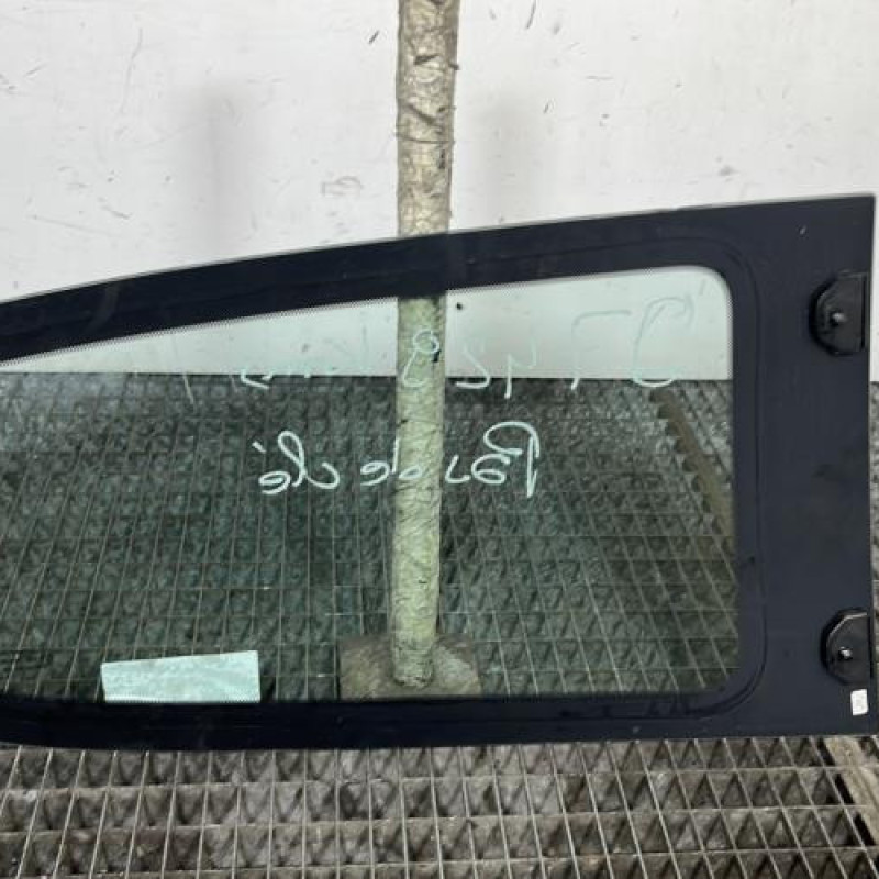 Vitre arriere gauche CITROEN C1 2 Photo n°4